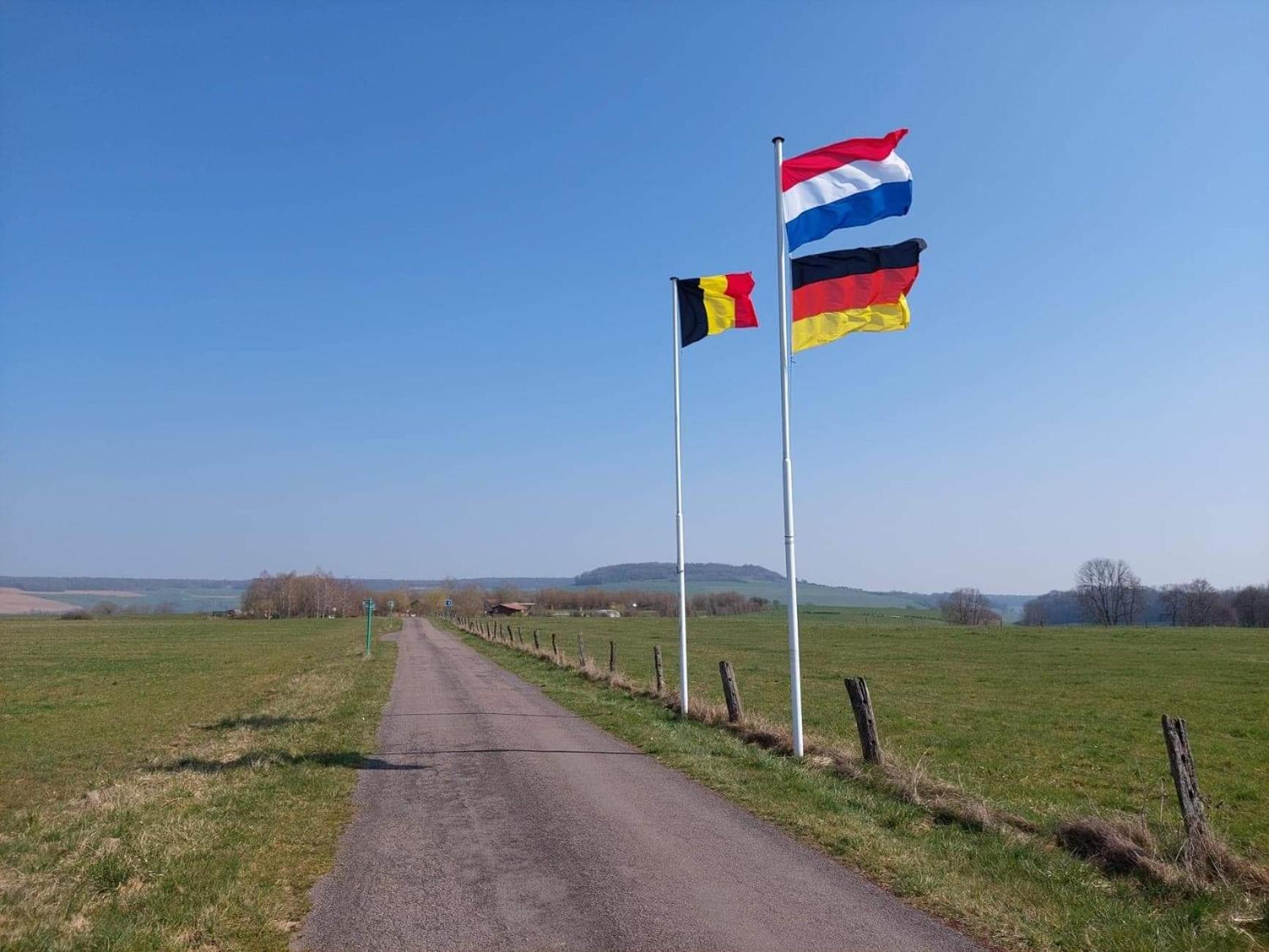 Camping les Hirondelles Bourg-Sainte-Marie Eksteriør bilde