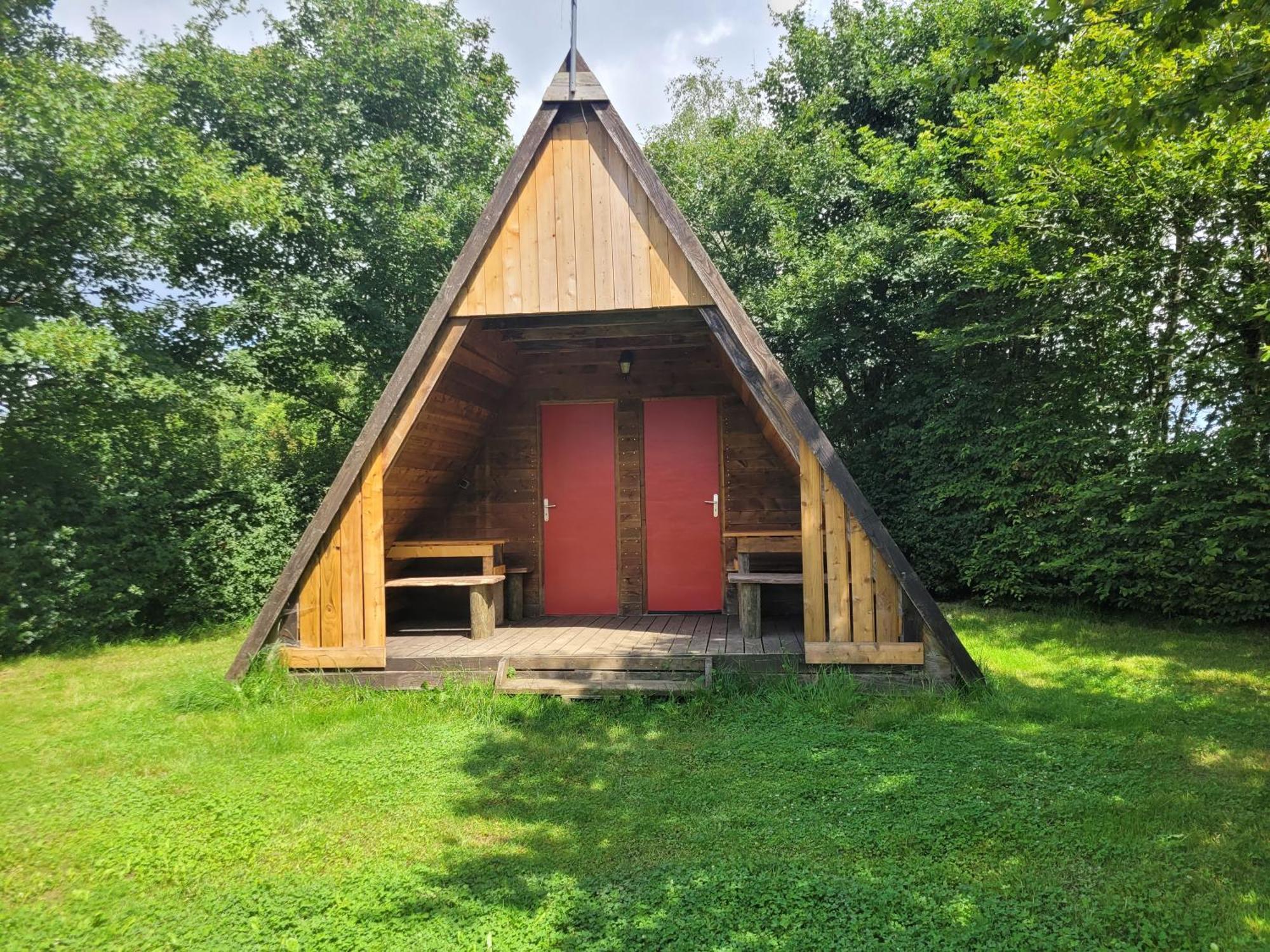 Camping les Hirondelles Bourg-Sainte-Marie Eksteriør bilde