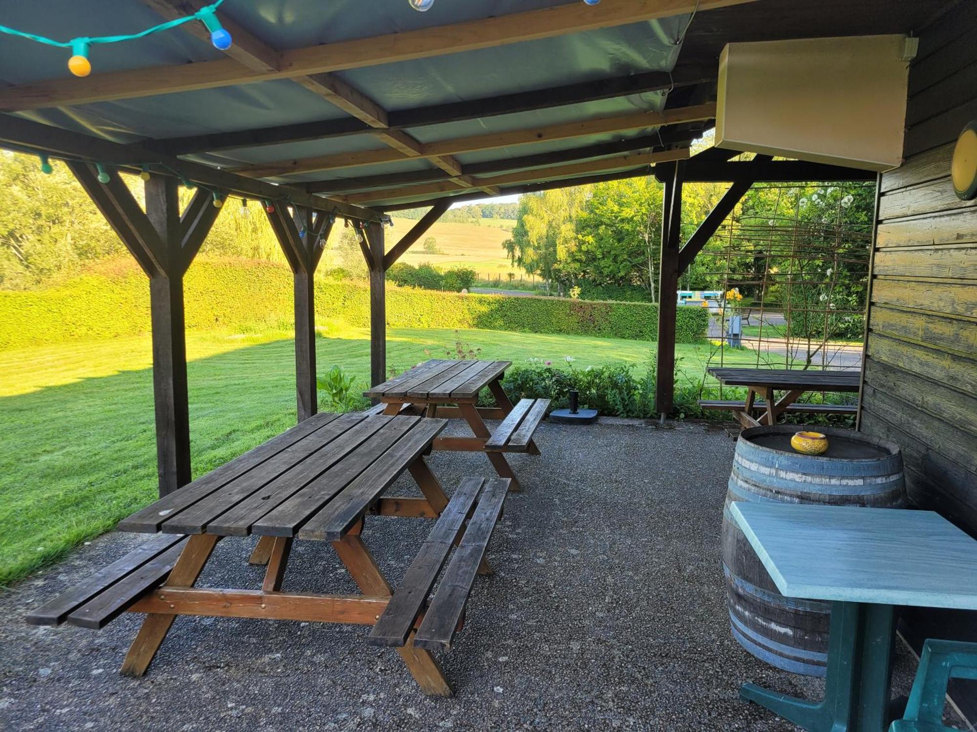 Camping les Hirondelles Bourg-Sainte-Marie Eksteriør bilde